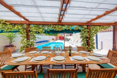 Prodaja renovirane istarske hiše s bazenom – Kanfanar, 208 m², dva objekta