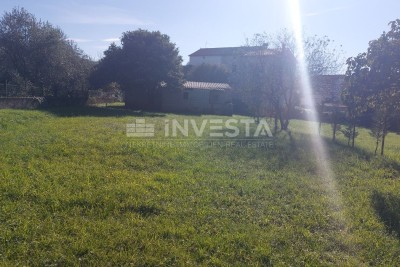 Poreč, surroundings – building plot with an economic/utility building
