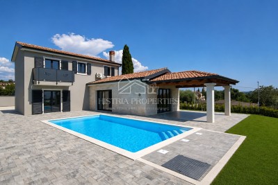 Casa con dettagli istriani riconoscibili e una splendida vista sul mare