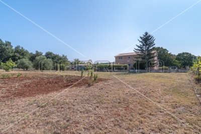 Građevinsko zemljište Loborika 584m2, 6km od Pule