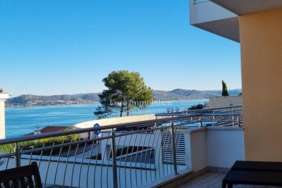 EXKLUSIVE LAGE, Wohnung mit großer Terrasse, 130 m vom Meer entfernt