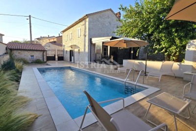 NO COMMISSION! Beautiful renovated and furnished stone house with underfloor heating and swimming pool