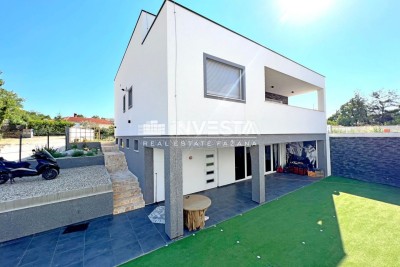 Vodnjan okolica, moderna kuća s konobom, 240 m2