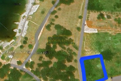 VERKOOP BOUWGROND EERSTE LIJN AAN DE ZEE – POREČ, ISTRIË!