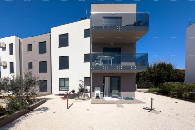 Wir verkaufen eine neue Wohnung mit großem Garten in Medulin!