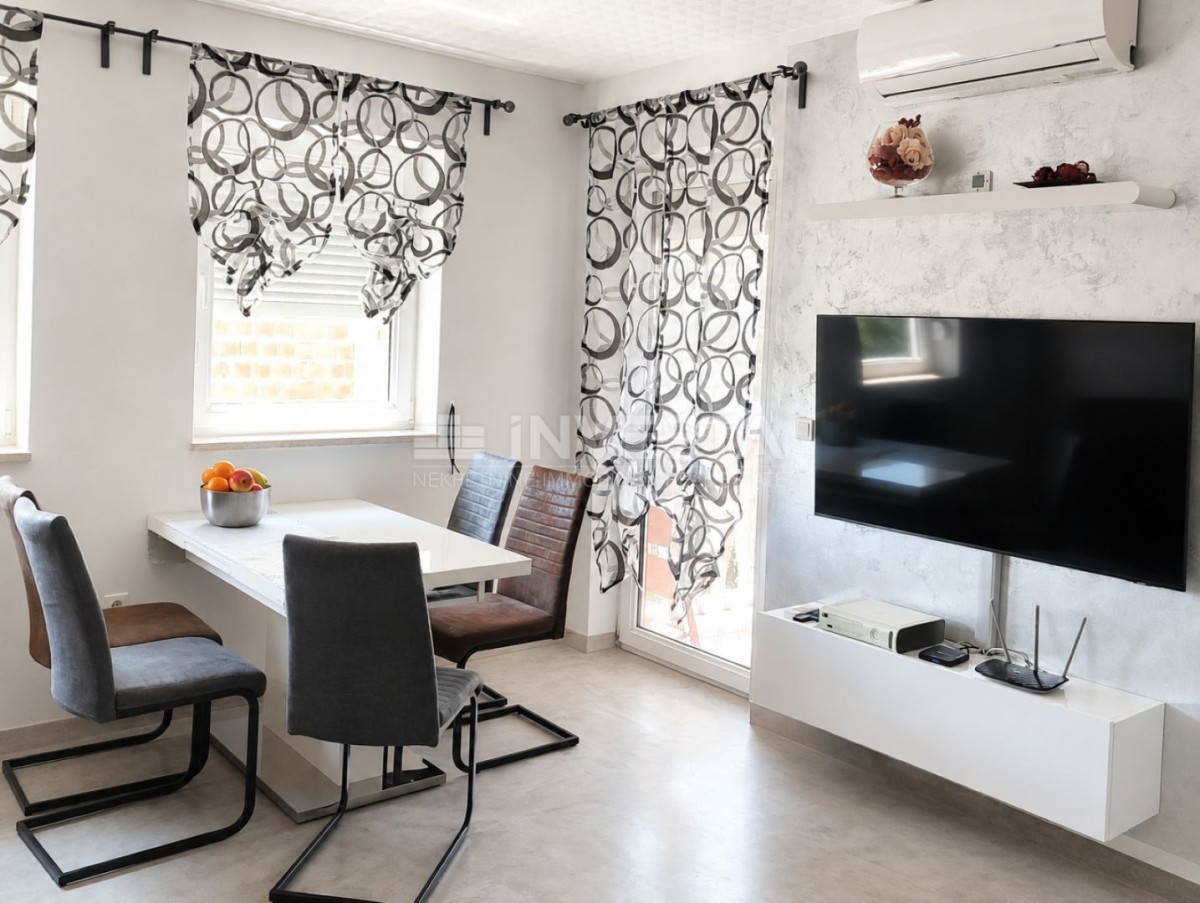 Exklusiv! Valbandon – 1. Stock, 2 Wohneinheiten, 2 Terrassen und 2 Parkplätze