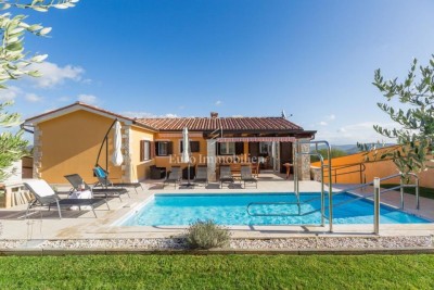 VIŽINADA - Villa mit Pool und Blick auf Motovun