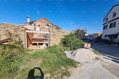 Kamena kuća s okućnicom i započetom renovacijom – okolica Pazina