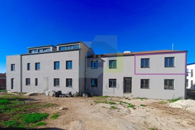 Poreč, okolí, byt v prvním patře se dvěma ložnicemi a výhledem na moře