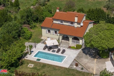 ISTRA,LABIN, OKOLICA, KUĆA S BAZENOM I POGLEDOM NA MORE