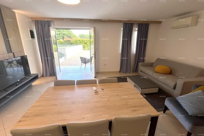 Spazioso appartamento in complesso con piscina, garage e vista mare – a soli 70 m dal mare, Umago!