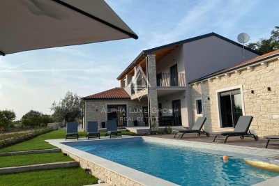 Luksuzna vila z wellness oazo, obdana z zelenjem in pogledom na morje, Tinjan, ISTRA