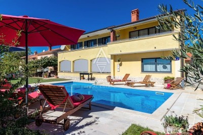 Istria, Svetvinčenat - Home with dual living spaces and pool