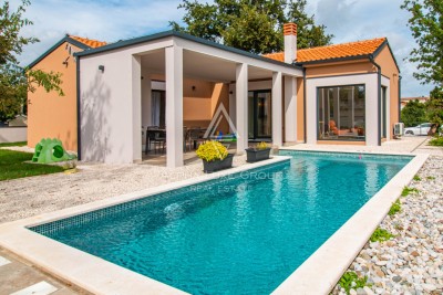 Istria, Svetvinčenat : Casa moderna con piscina