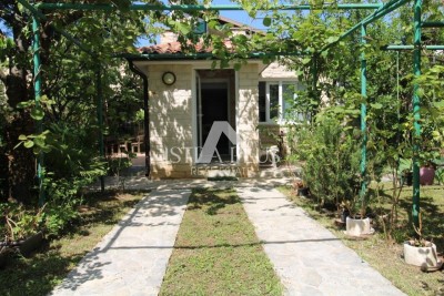 Istra, Poreč 2km - Samostojna hiša + apartman  v zelenem okolju blizu Poreča!