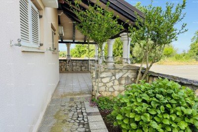 TAR – DETACHED RESIDENTIAL-COMMERCIAL HOUSE 364.04 m², 1 KM FROM THE SEA