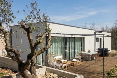 Istra, Labin: Moderna prizemnica s vrtom