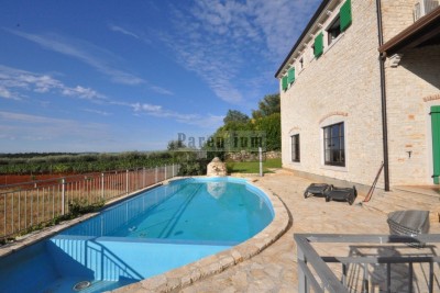Poreč, Umgebung, Steinhaus mit Pool und Meerblick
