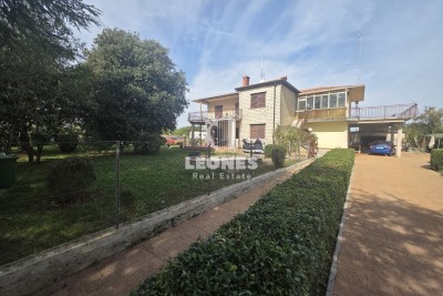 Haus mit drei Wohneinheiten in der Nähe von Brtonigla