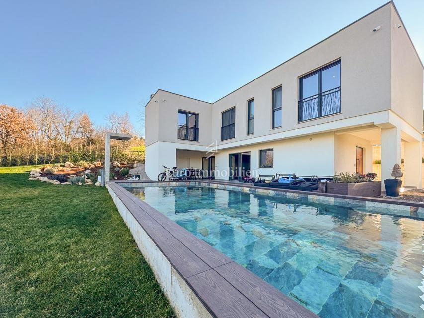 Umgebung von Labin – moderne Villa mit Pool im Bau