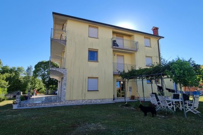 ISTRA, LABIN KUĆA SA DVA STANA I POSL.PROSTOROM