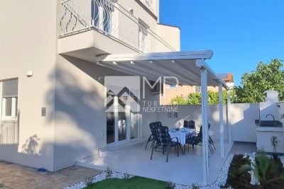 Modernes Einfamilienhaus mit freiem Meerblick – Pošesi, Medulin