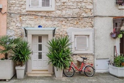 Prodaja - Kuća u centru, samo 50 m udaljena od mora, Umag!