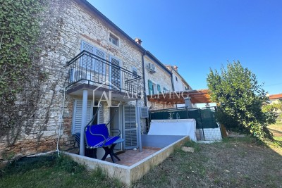 Umag, okolica, renovirana autohtona kamena kuća, 1,2 km od mora