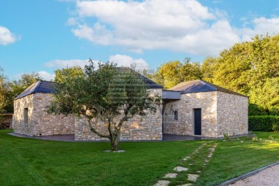 Besonderes istrisches Steinhaus mit Pool und 4 Schlafzimmern – Umgebung Umag und Lovrečica