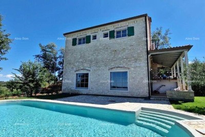 È in vendita un'esclusiva villa con piscina a Visinada