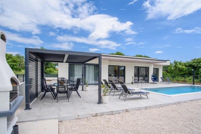 KANFANAR, MODERNE EINFAMILIENHAUS MIT POOL – RUHIGE LAGE