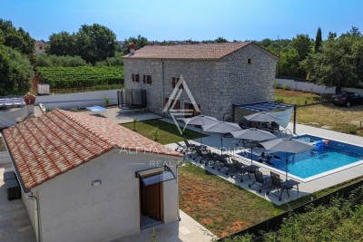 Istria, Svetvinčenat: Casa in pietra con piscina