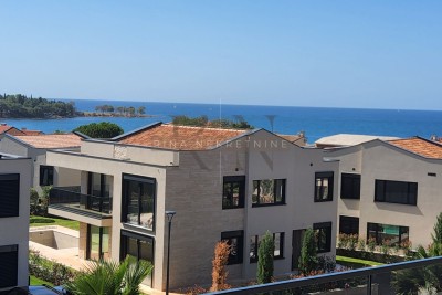 Samostojeća luksuzna vila s bazenom u resortu uz more