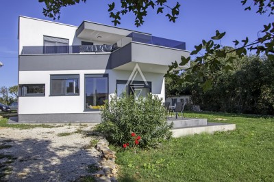 Istra, Krnica, moderna obiteljska kuća blizu mora