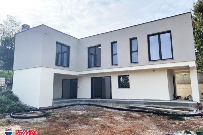 ISTRA, LABIN, MODERNA NOVOGRADNJA S BAZENOM