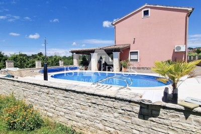 Istra,Poreč okolica - Samostojeća kuća sa 2 stana , dvorište sa bazenom i POGLED NA MORE