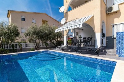 Medulin, stan sa bazenom.