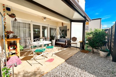 Poreč, Istra – Moderan stan s privatnim vrtom
