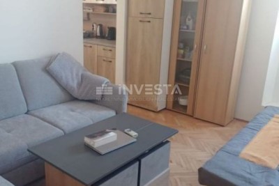 Wohnung mit zwei separaten Eingängen und drei Wohneinheiten in der Nähe des Stadtzentrums