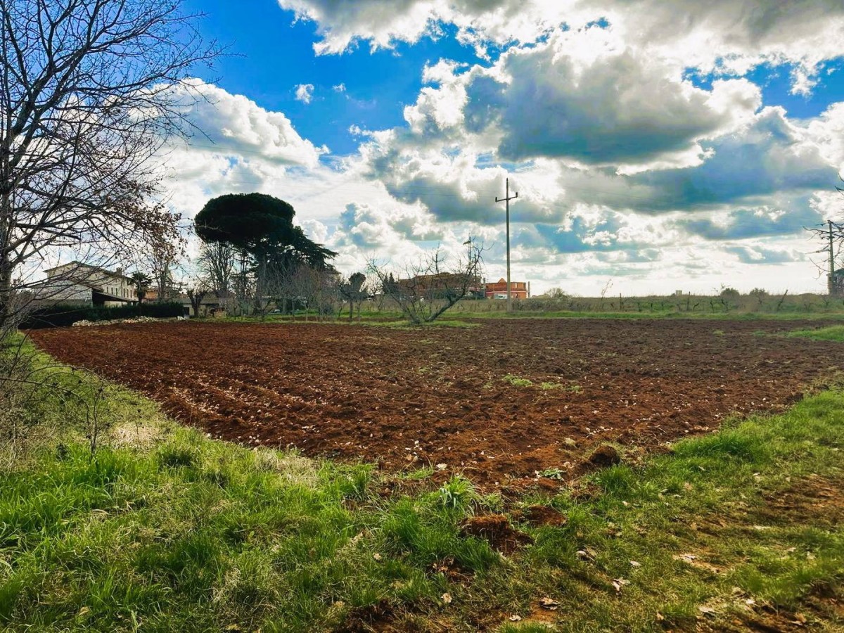 KAŠTELIR, PRODAJE SE GRAĐEVINSKO ZEMLJIŠTE