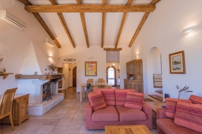 POREČ, PRODAJE SE PRIZEMNICA U MEDITERANSKOM STILU S POGLEDOM NA MORE