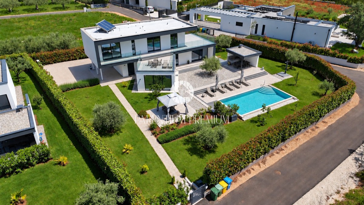 Exklusive Luxusvilla mit Pool und erstklassigem Komfort