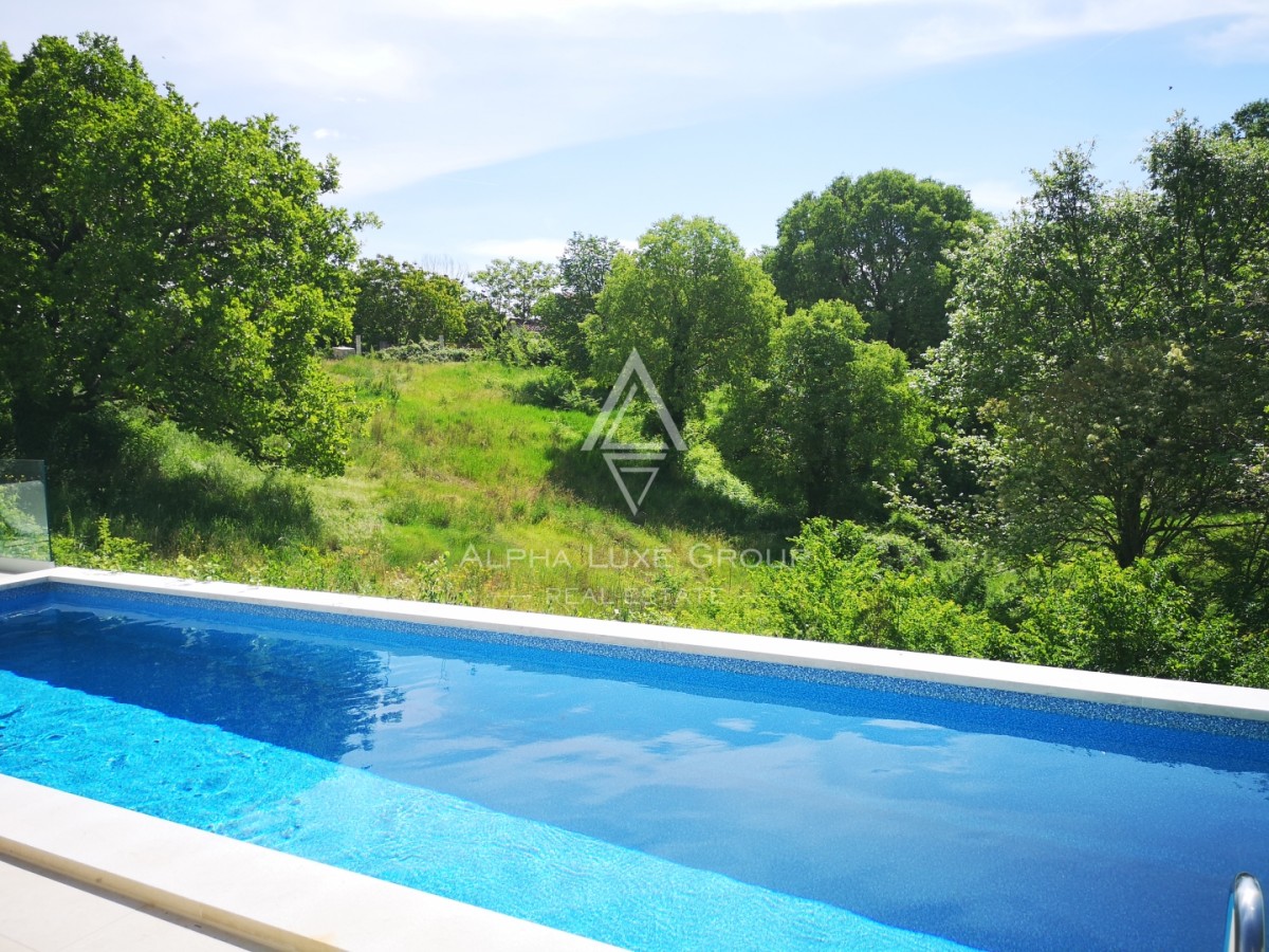 Istrien, Svetvincenat: Moderne villa mit beheiztem pool