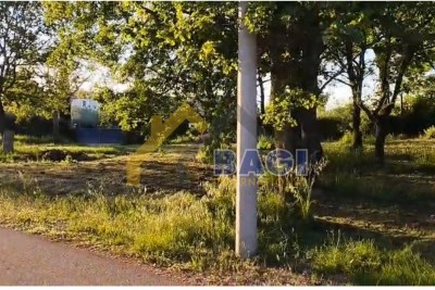 TERRENO EDIFICABILE NEI DINTORNI DI PARENZO CON PERMESSO DI COSTRUZIONE