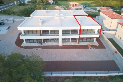 Moderan stan sa prostranom terasom nadomak Rovinja u kvalitetnoj novogradnji