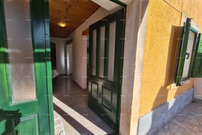 Vendita - Bellissima casa ristrutturata in Istria, nel centro di Marčana!