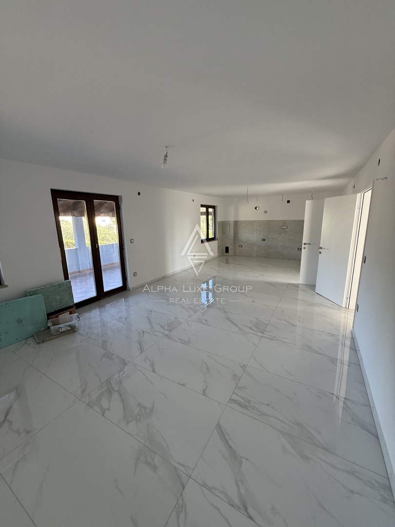 Istrien, Poreč: 2-Zimmer-Wohnung mit großer Terrasse