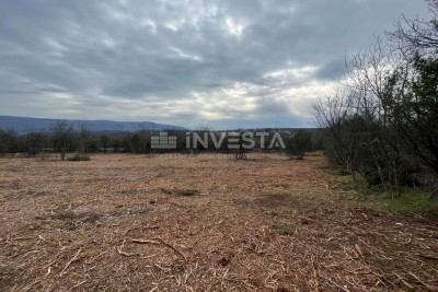 Rakalj, geräumiges Land mit Meerblick