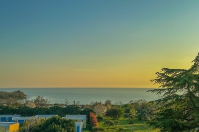 Appartamento ristrutturato con vista mare e due camere da letto, Cittanova, Istria