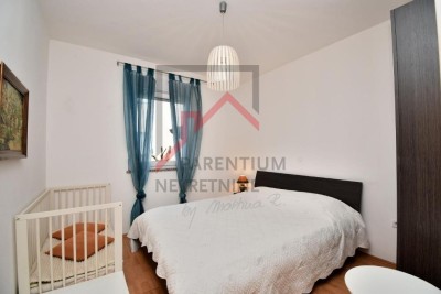 Appartamento con due camere da letto e un cortile di 190 m2, a 1200 m dal mare.